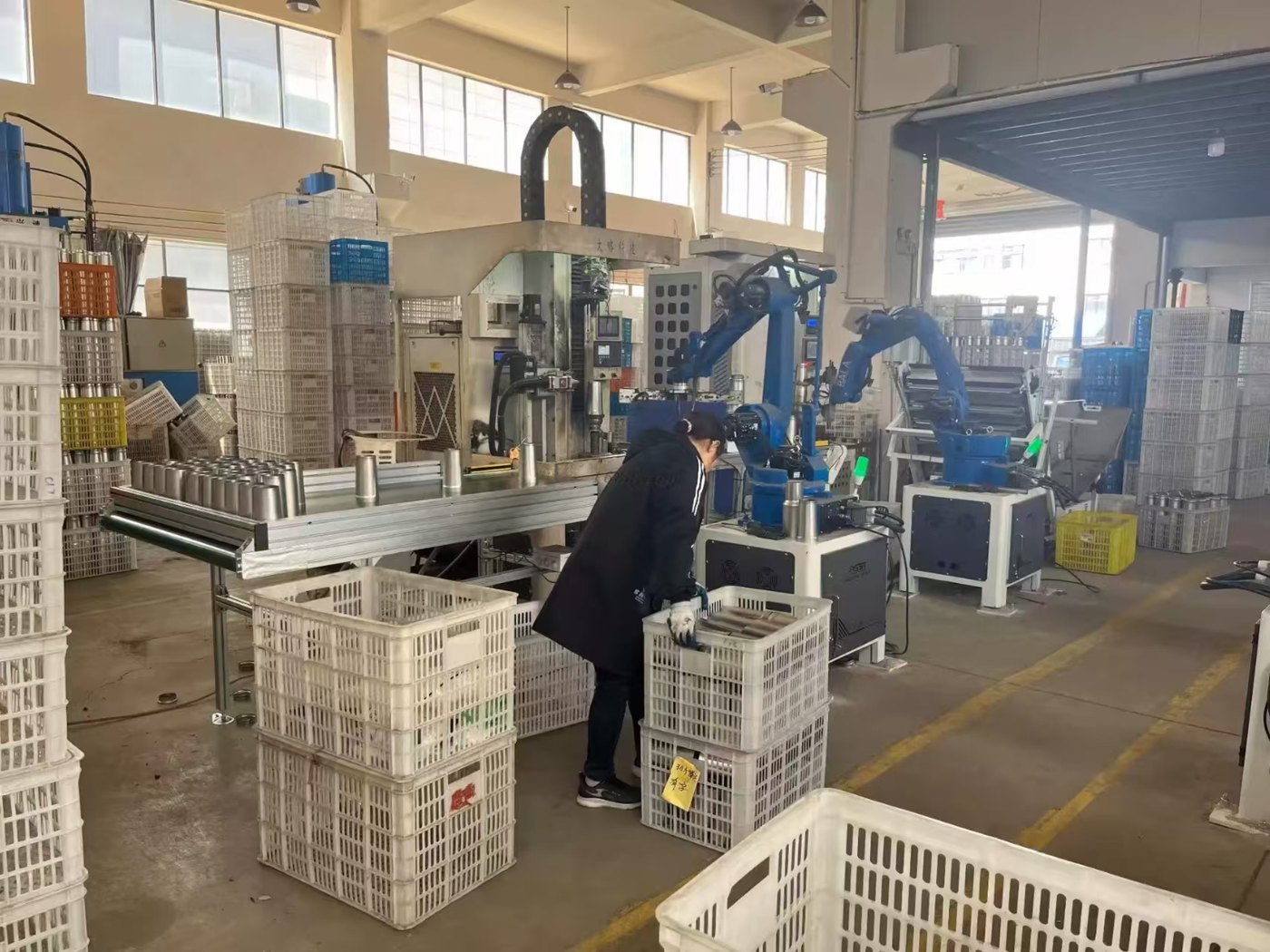 Stainless steel drinkware production workshop